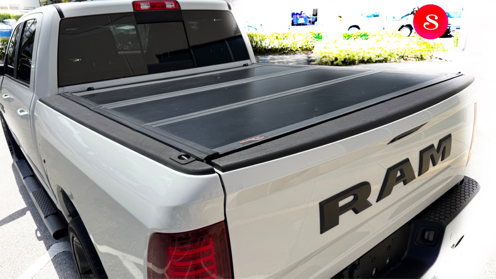 View vehicle photo 5