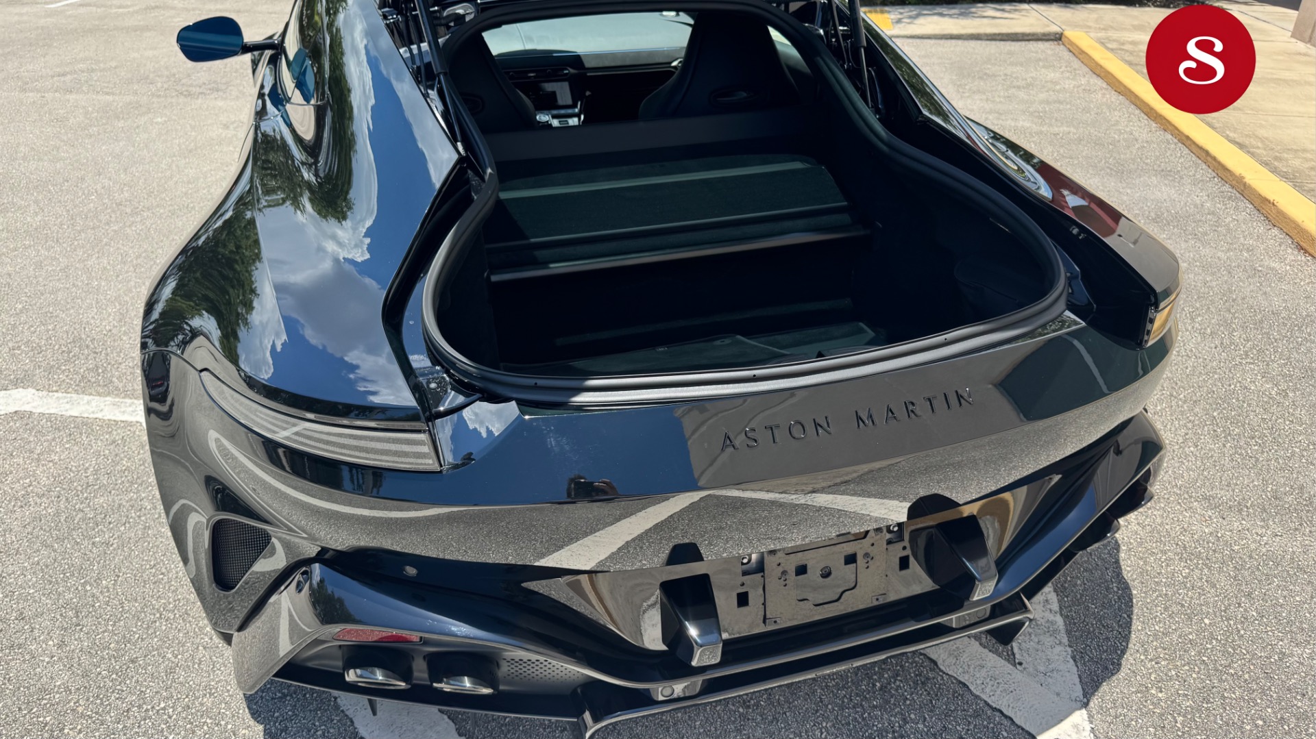 View vehicle photo 7