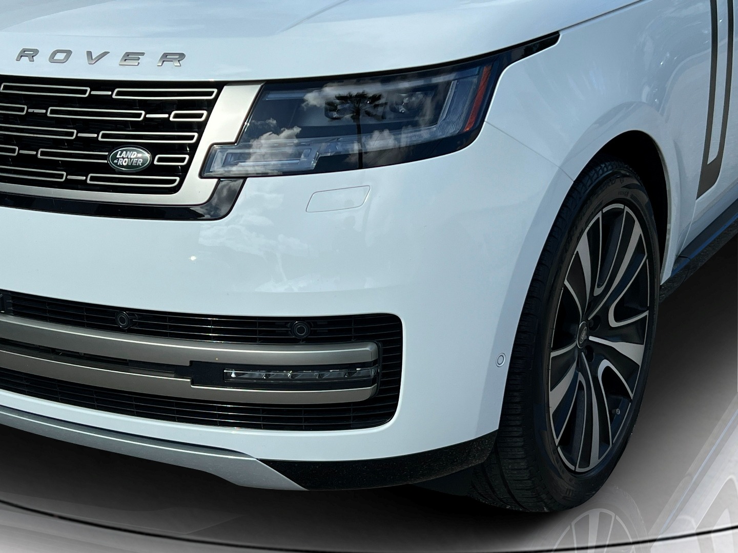 2023 Land Rover Range Rover SE photo 10