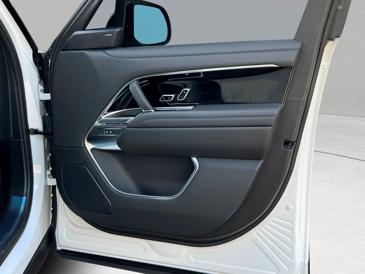 2023 Land Rover Range Rover SE photo 14