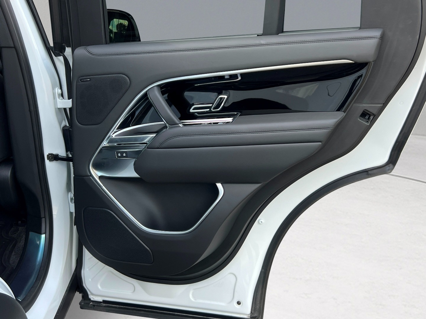 2023 Land Rover Range Rover SE photo 20