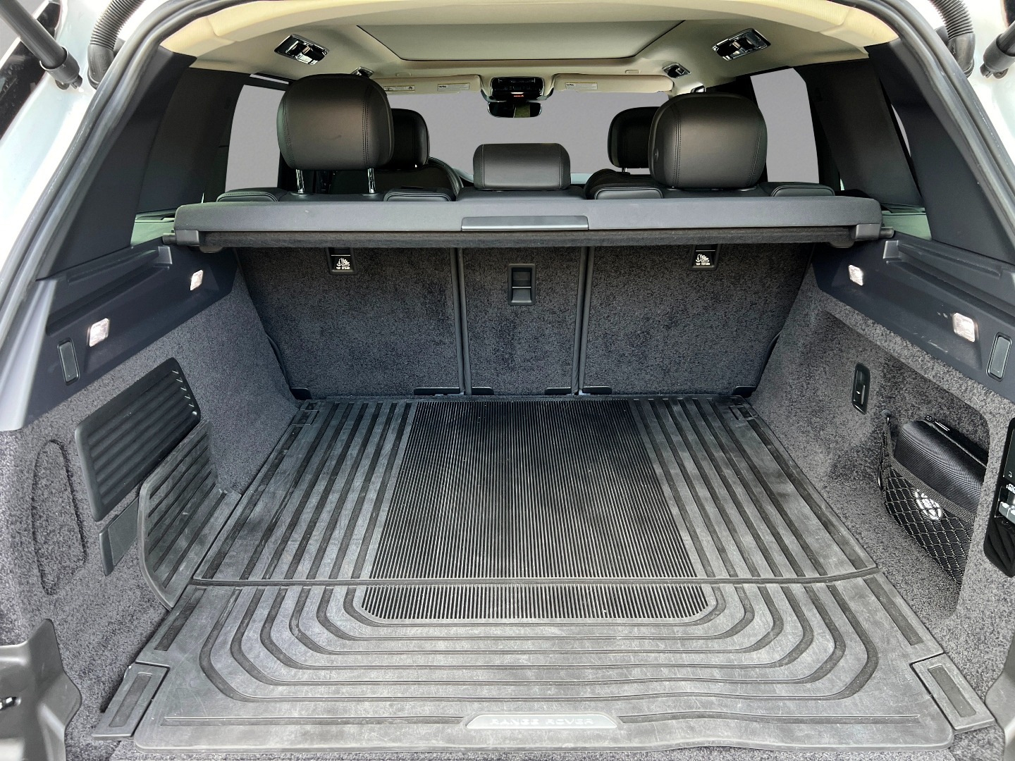 2023 Land Rover Range Rover SE photo 21