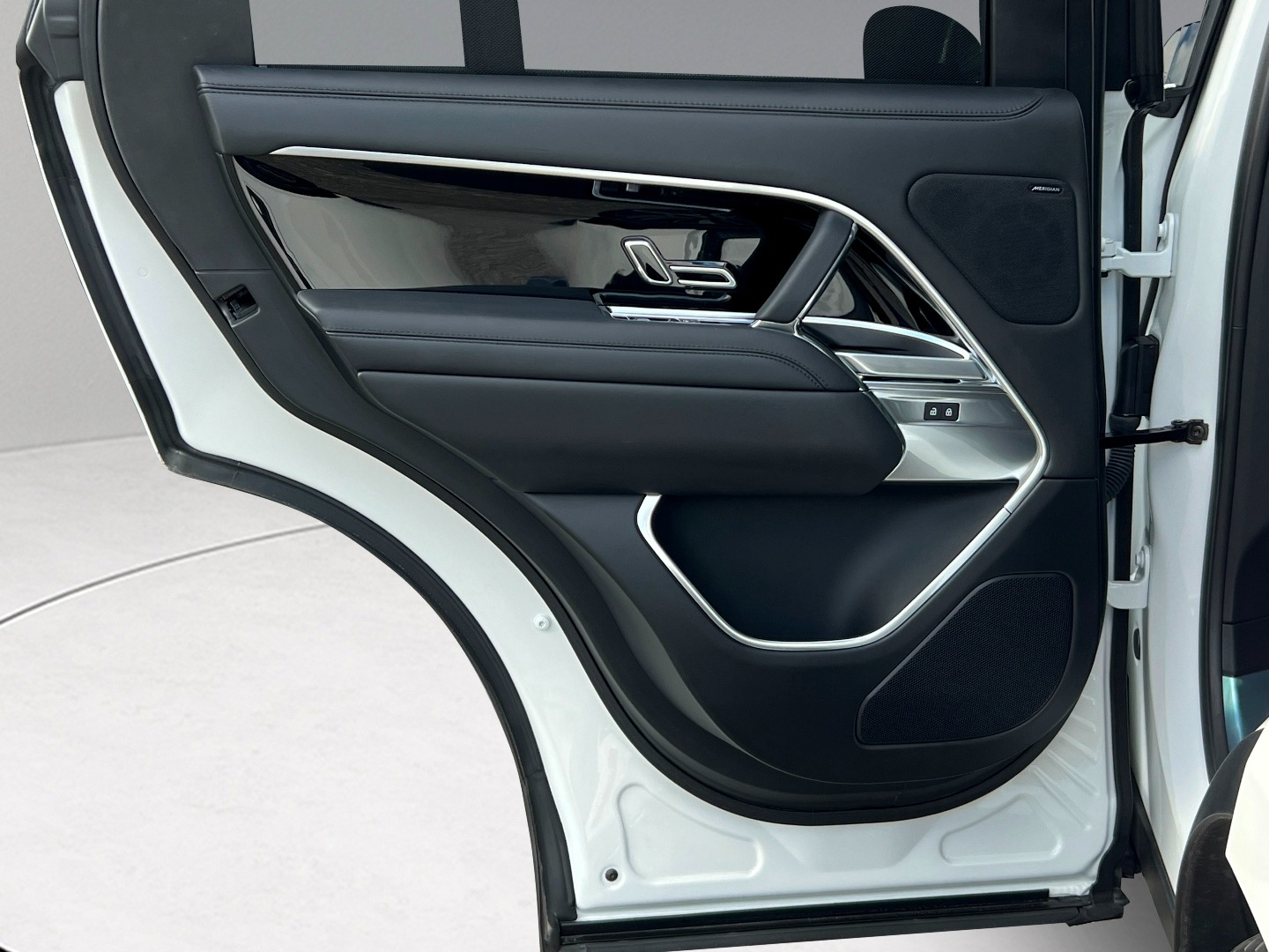 2023 Land Rover Range Rover SE photo 24