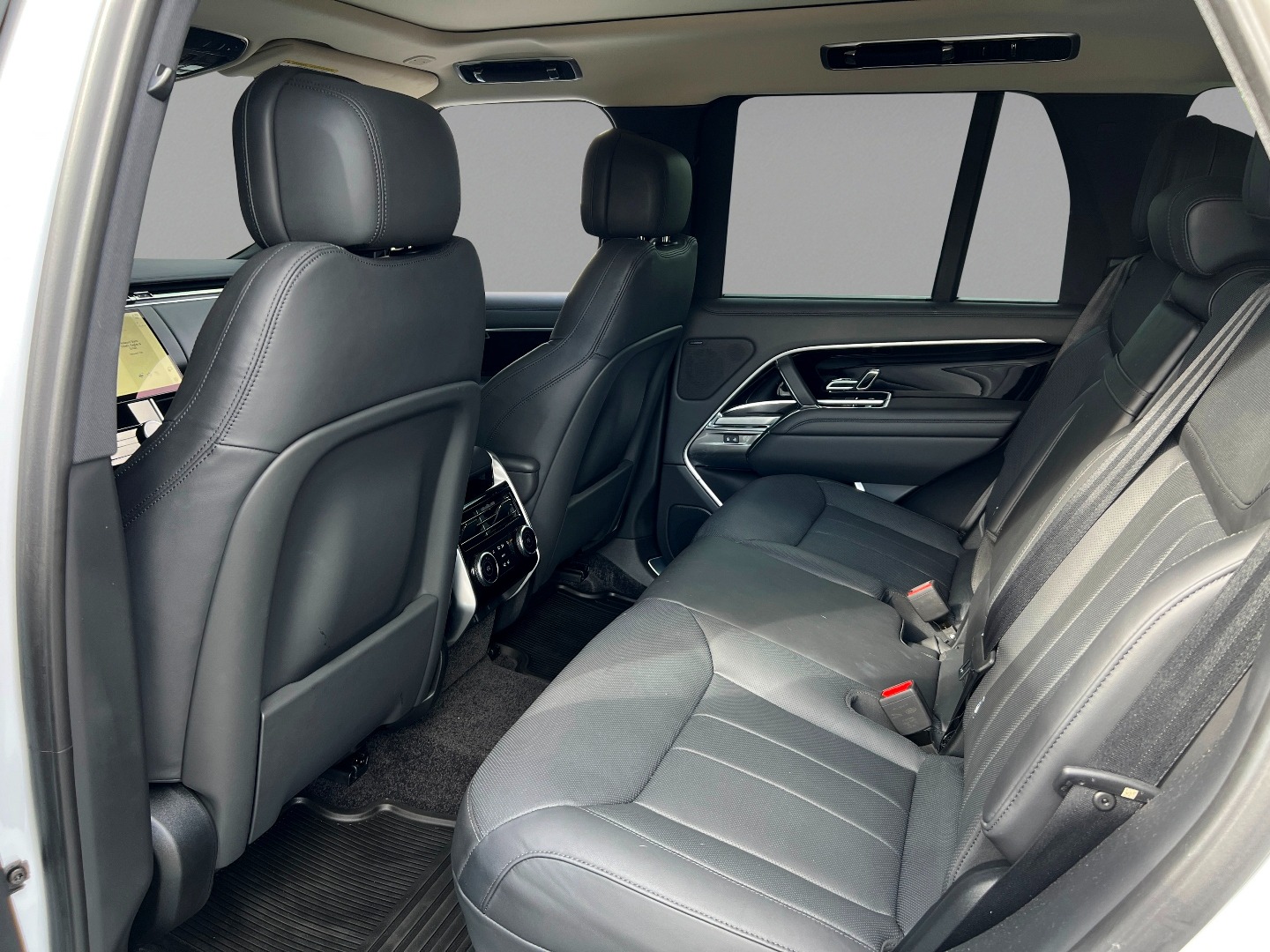 2023 Land Rover Range Rover SE photo 25