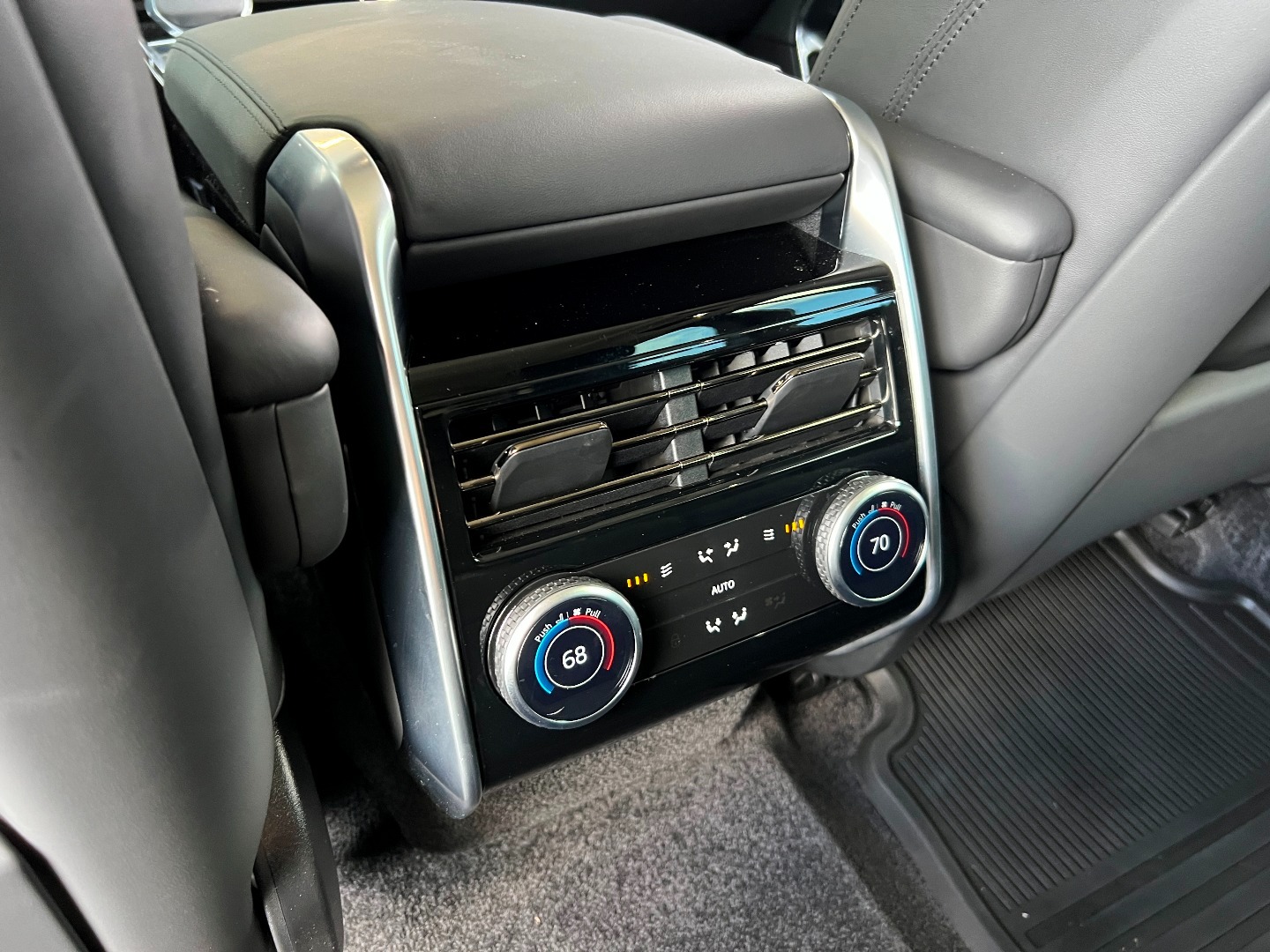 2023 Land Rover Range Rover SE photo 27