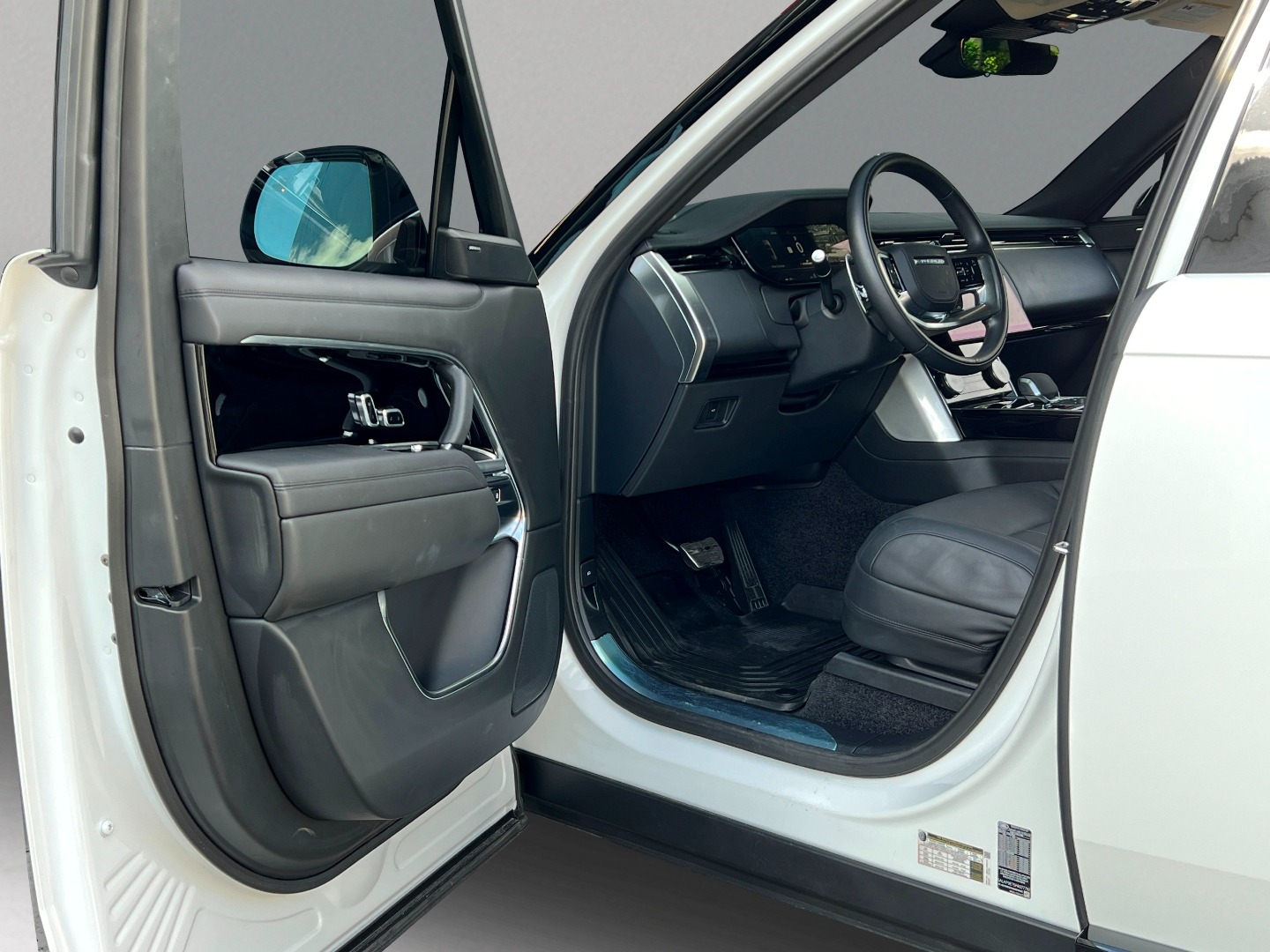 2023 Land Rover Range Rover SE photo 31