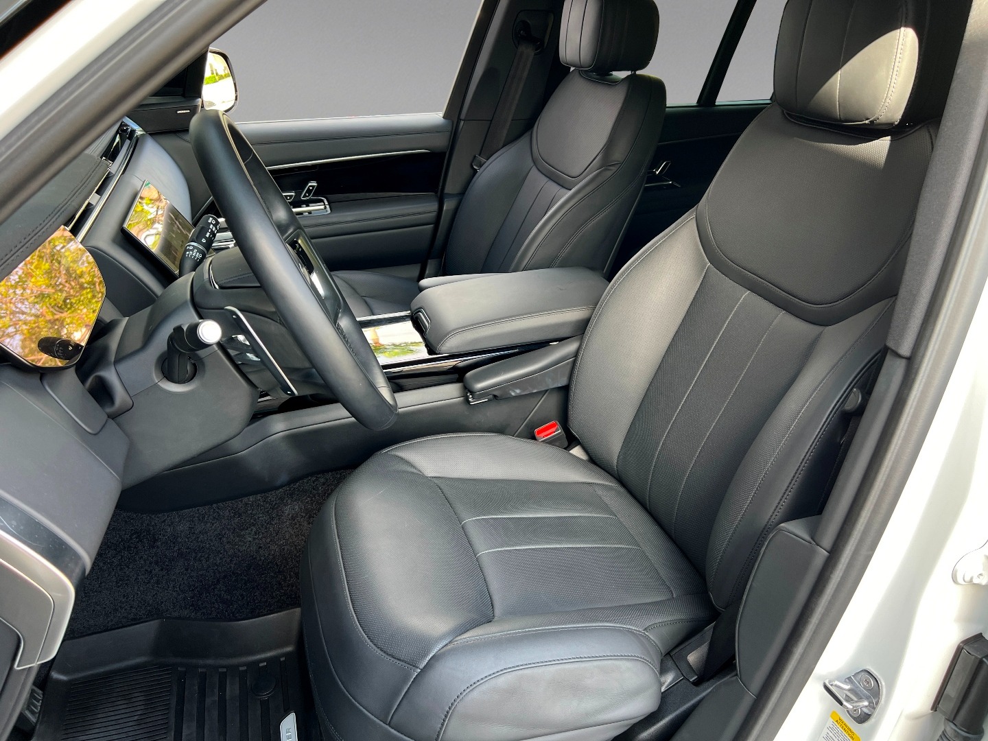 2023 Land Rover Range Rover SE photo 33