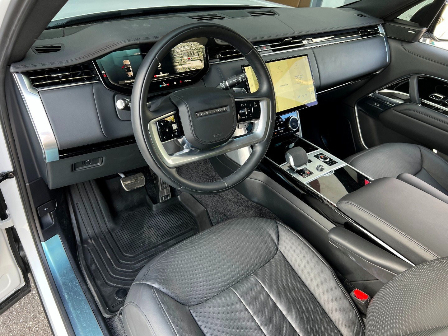 2023 Land Rover Range Rover SE photo 34