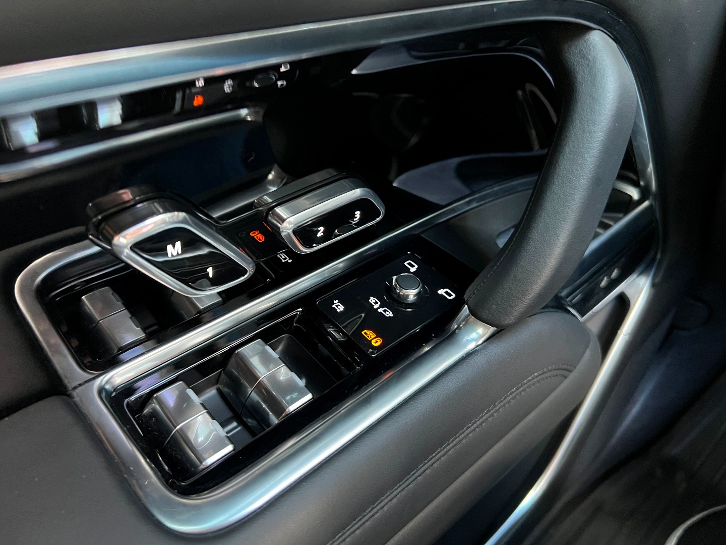 2023 Land Rover Range Rover SE photo 37