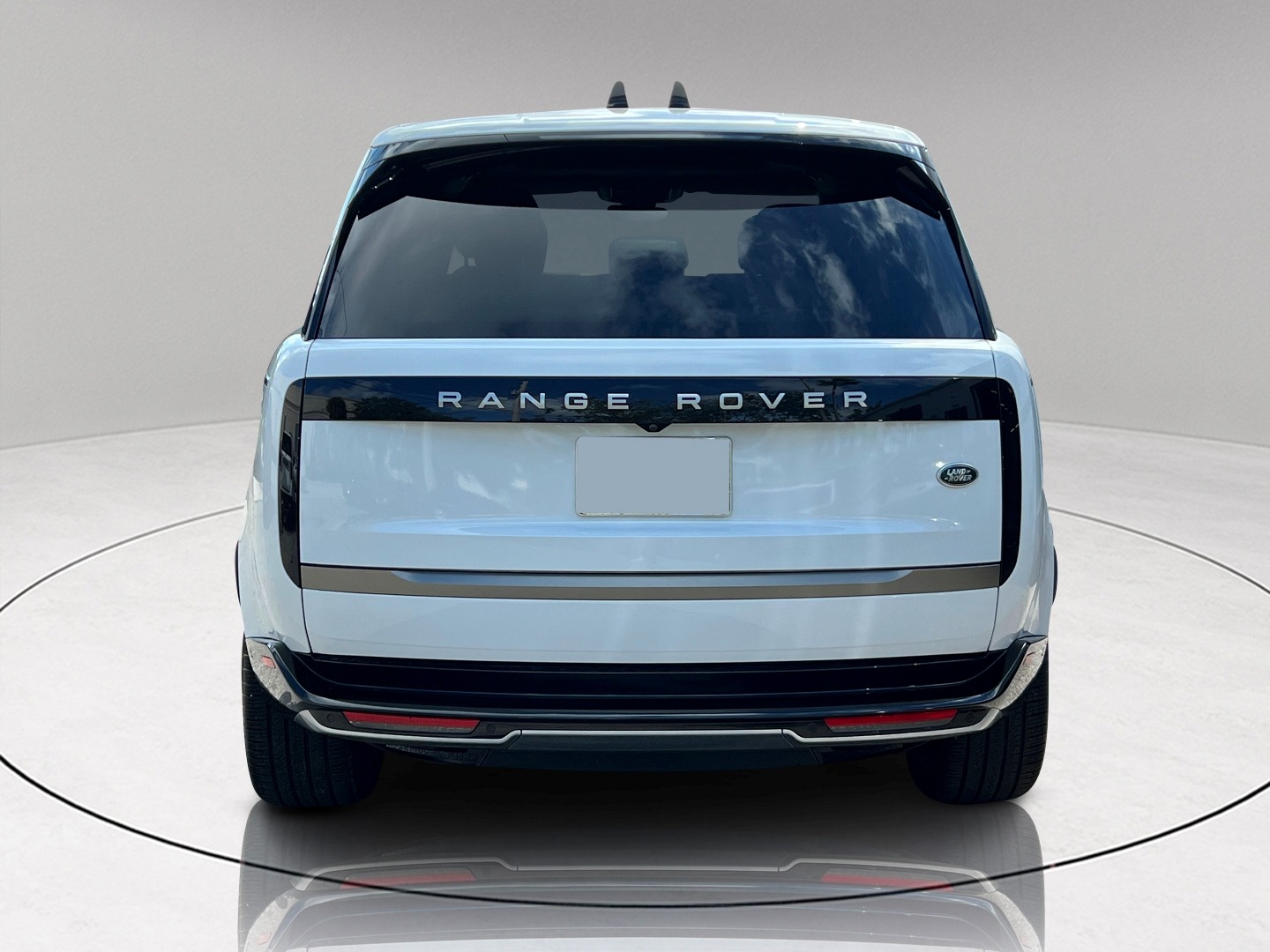 2023 Land Rover Range Rover SE photo 4