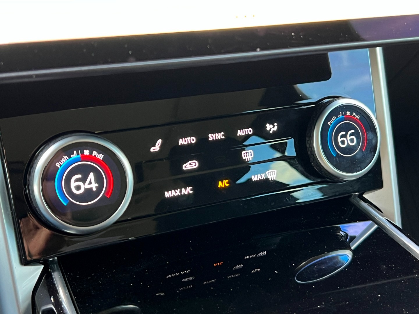 2023 Land Rover Range Rover SE photo 44