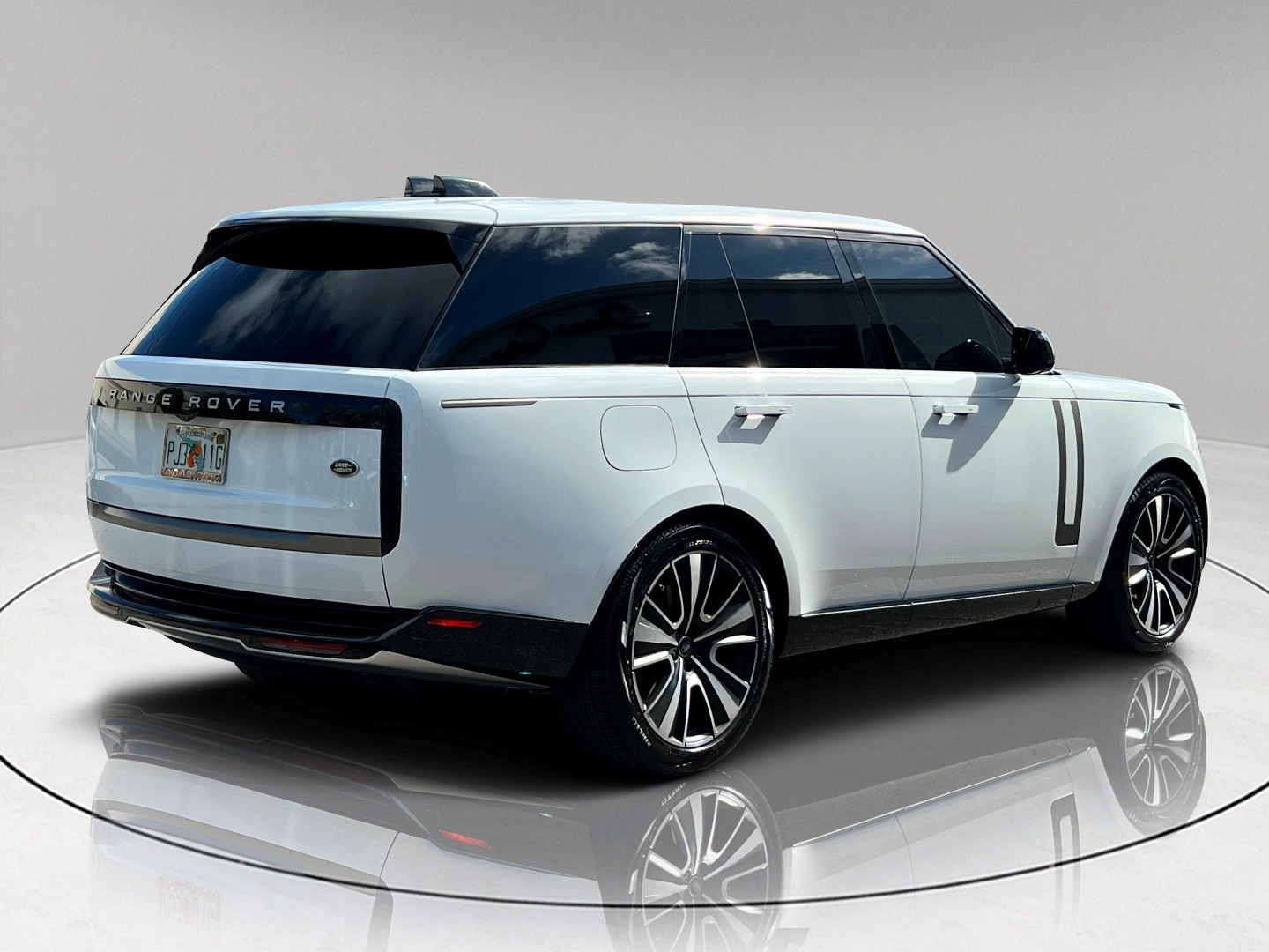 2023 Land Rover Range Rover SE photo 5