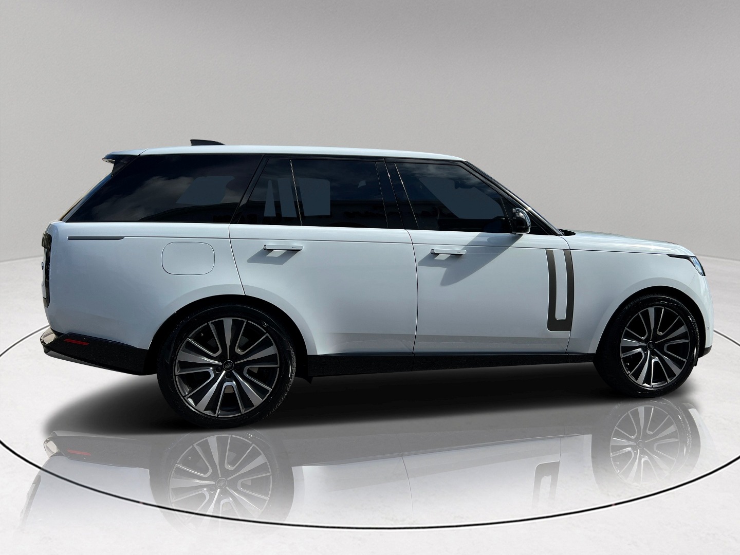 2023 Land Rover Range Rover SE photo 6