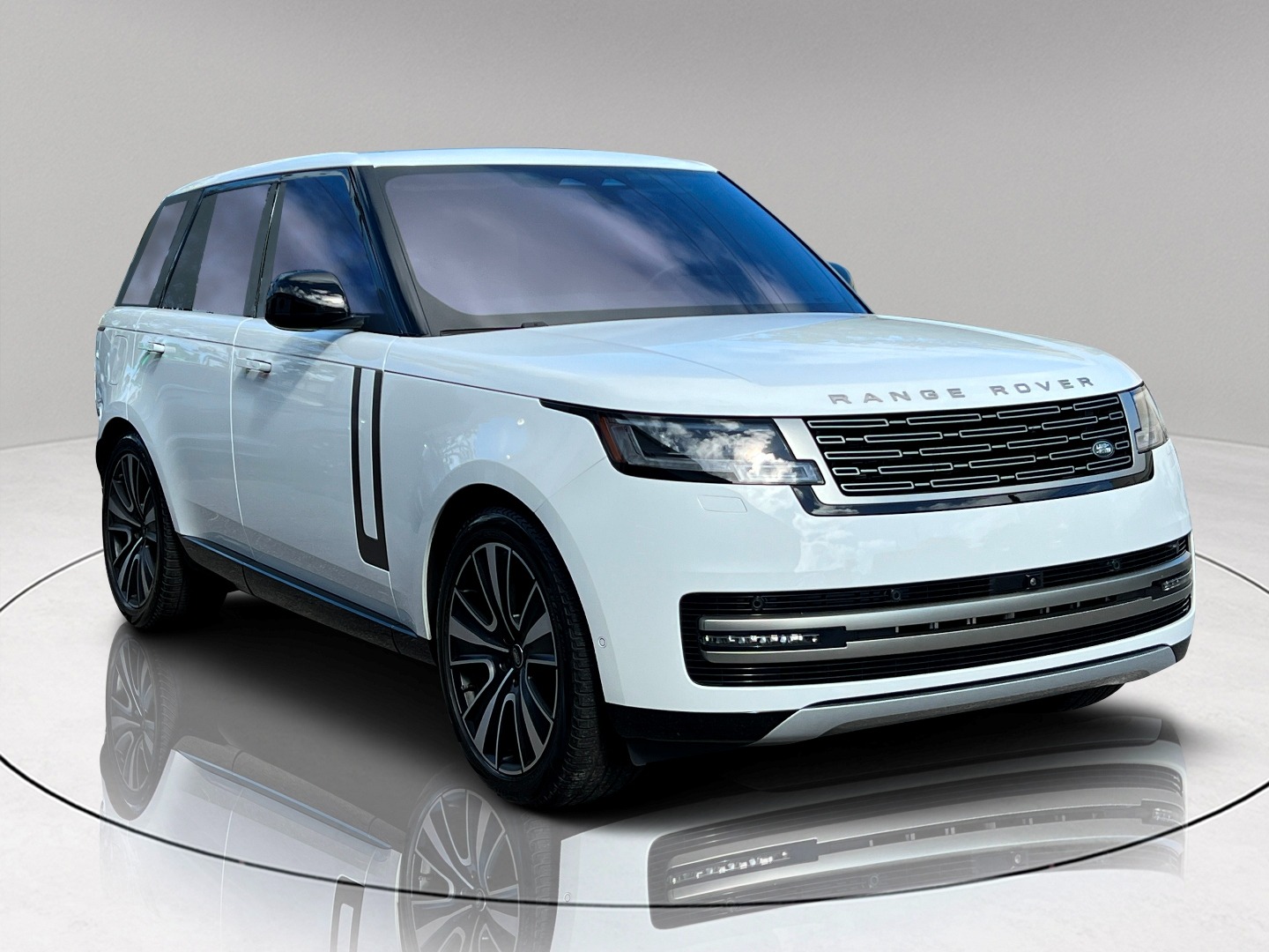 2023 Land Rover Range Rover SE photo 7